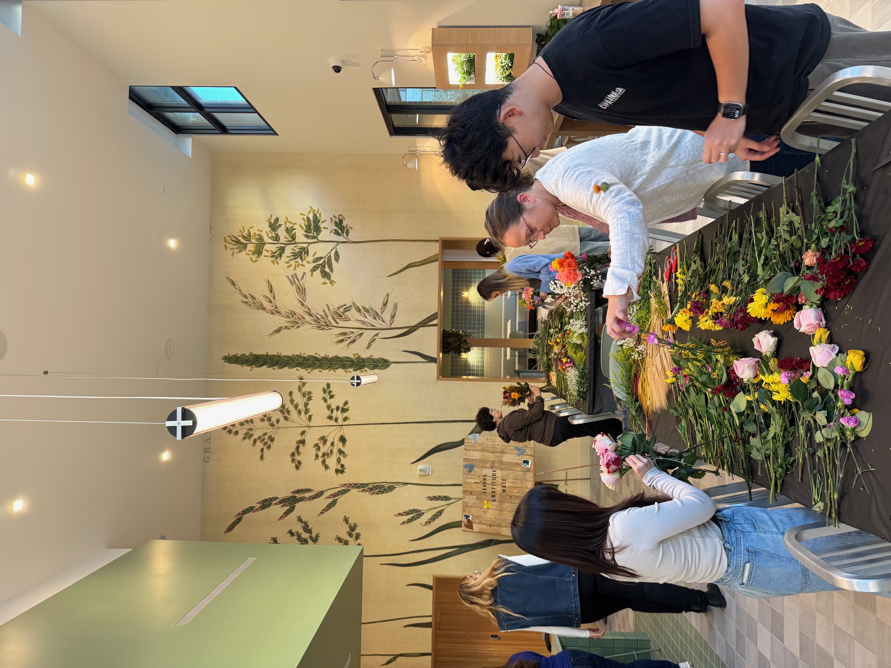 Gratitude Wall & Flower Bouquets Image 2