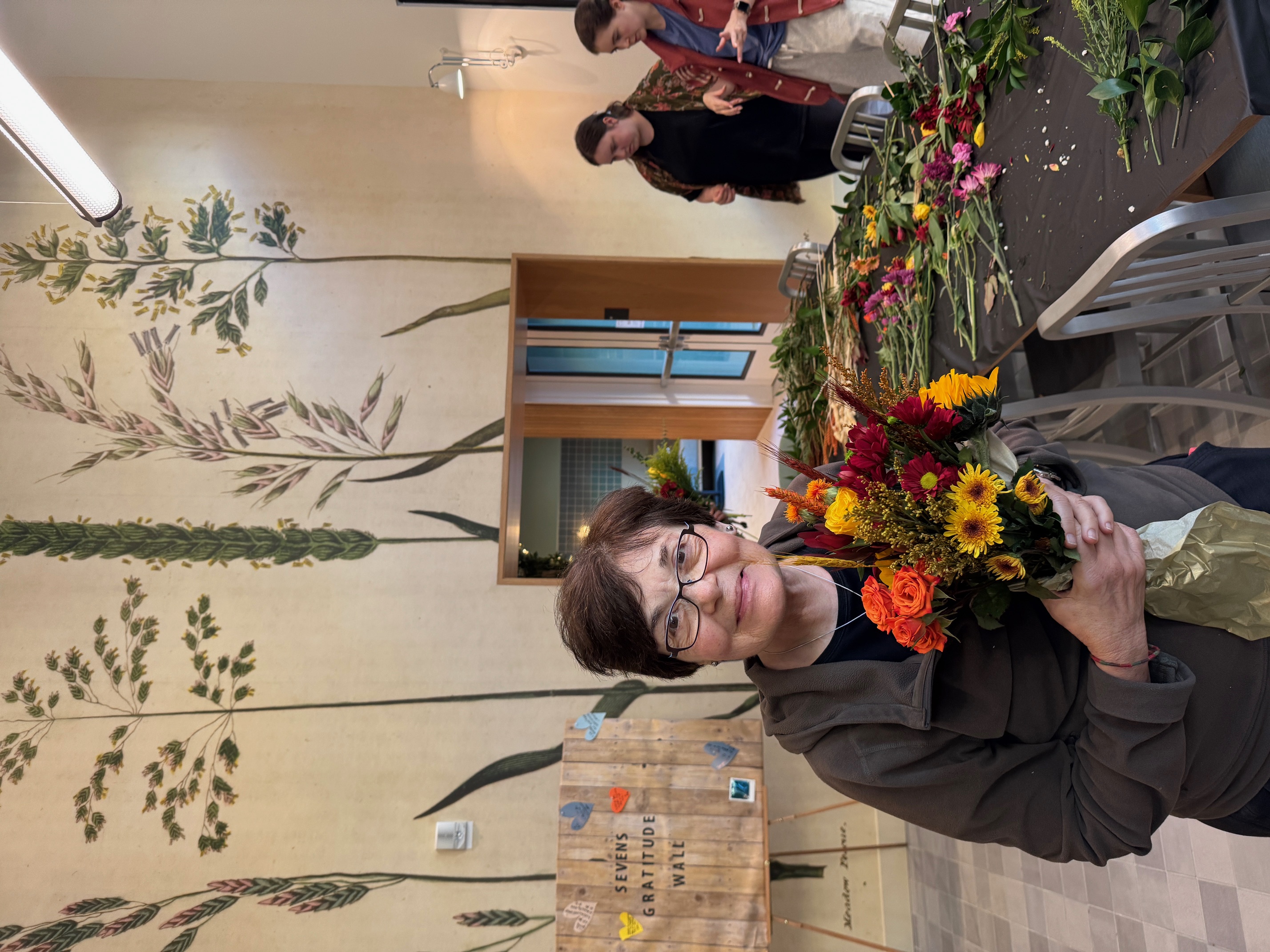 Gratitude Wall & Flower Bouquets Image 4