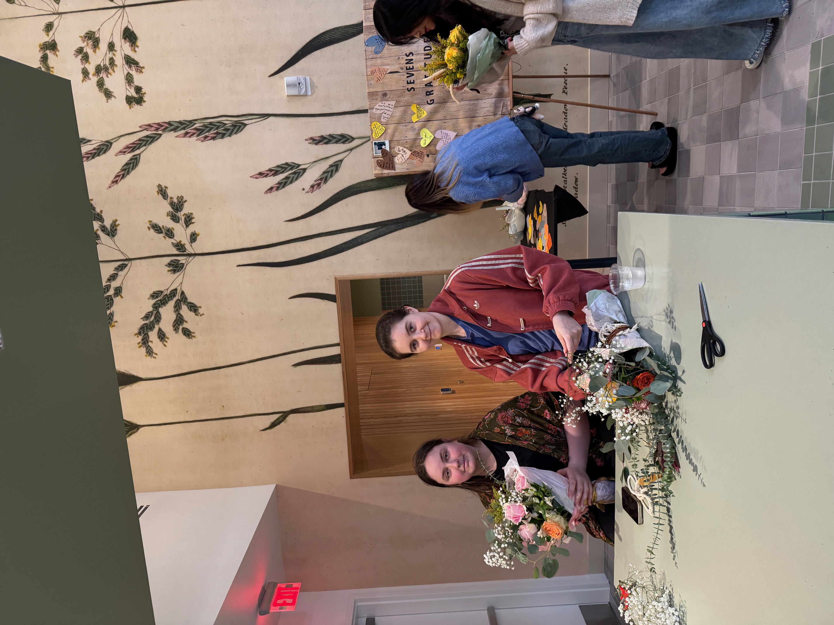 Gratitude Wall & Flower Bouquets Image 3