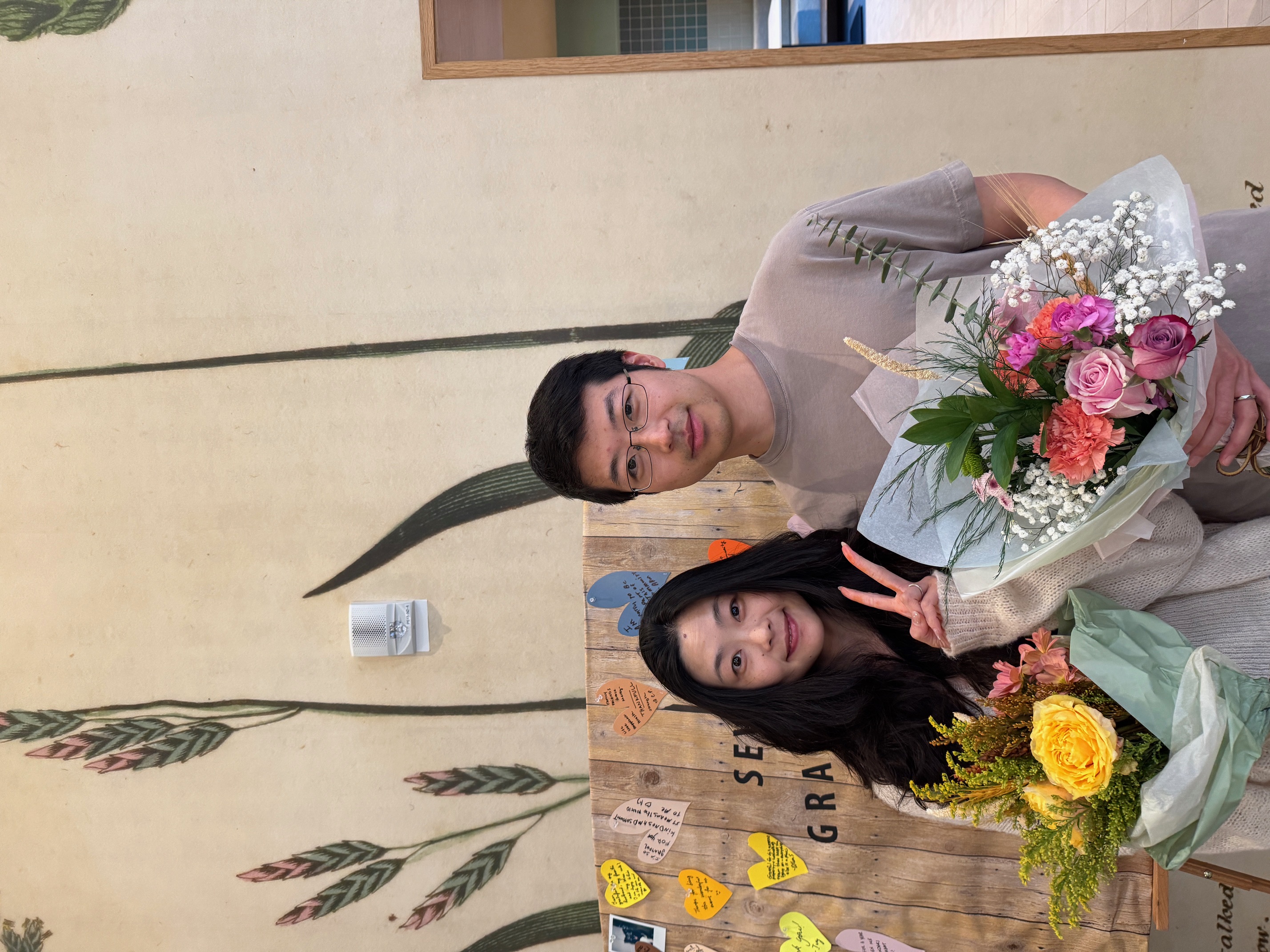 Gratitude Wall & Flower Bouquets Image 5