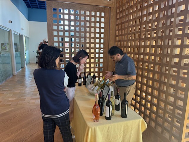 Last Friday: Rose & Bubbly Night Image 3