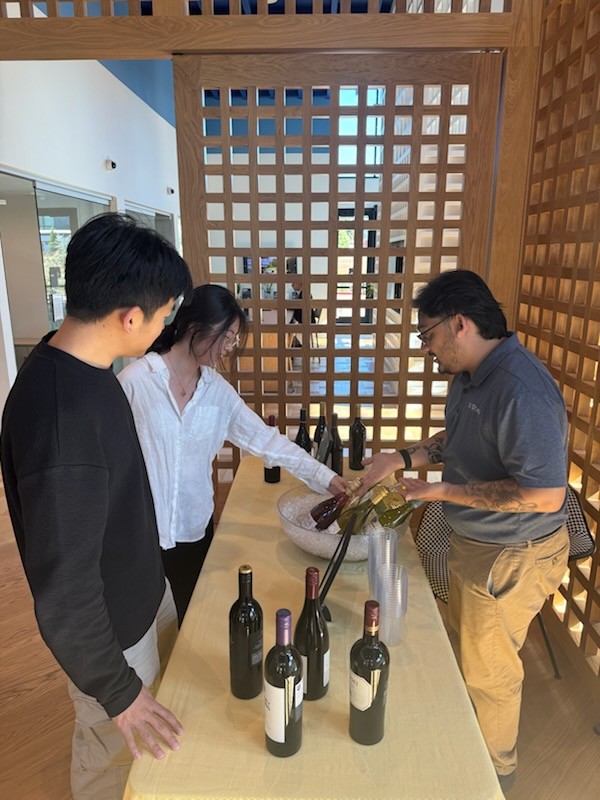 Last Friday: Rose & Bubbly Night Image 2